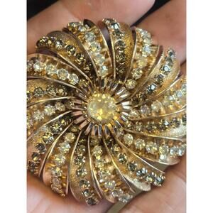 Vintage 1940s Hobe Gold Tone Rhinestone Domed Swirl Brooch